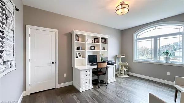 Bluewater, ON N0M 1L0,39941 DINSLEY TER