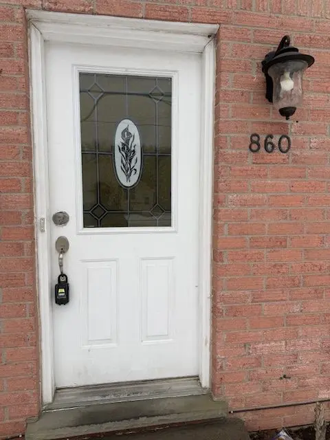 London East, ON N5Z 4W4,860 Trafalgar ST