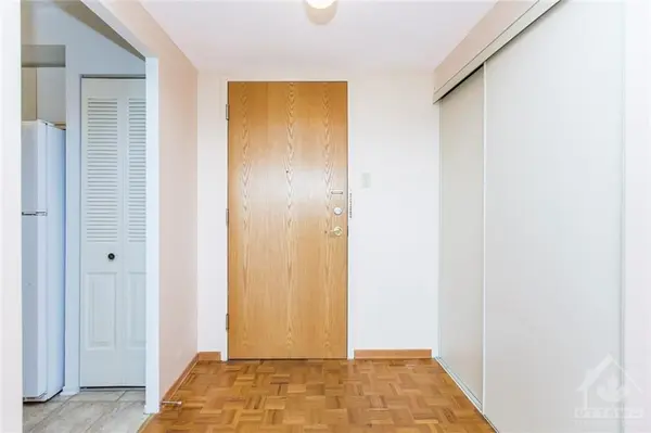 Blossom Park - Airport And Area, ON K1T 2N4,2760 Carousel CRES #807