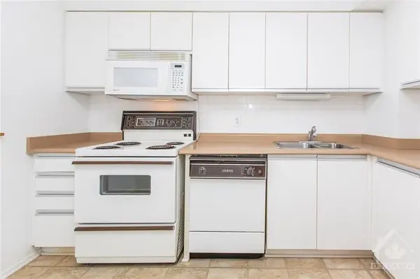 Blossom Park - Airport And Area, ON K1T 2N4,2760 Carousel CRES #807