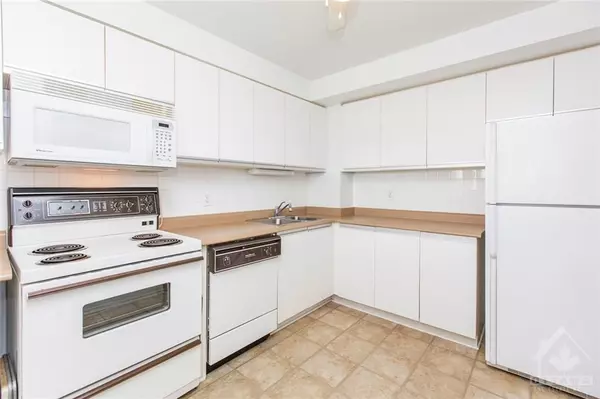 Blossom Park - Airport And Area, ON K1T 2N4,2760 Carousel CRES #807