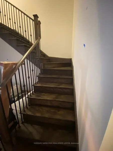 Thorold, ON L2V 5G7,212 Palace ST E