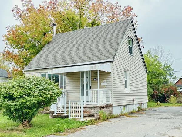 448 Hamilton ST, Peterborough, ON K9J 4B9