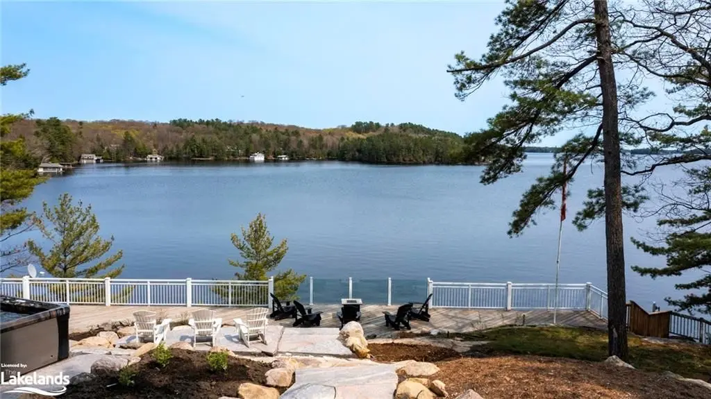 Muskoka Lakes, ON P0B 1J0,1086 PENNWOOD RD #11