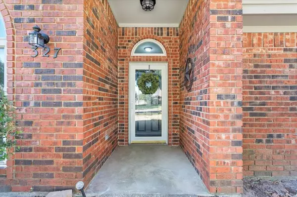 Hewitt, TX 76643,327 E Chapman Road