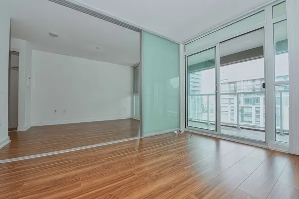 Toronto C01, ON M5V 0J9,85 Queens Wharf RD #710