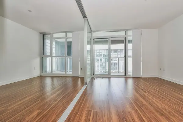 Toronto C01, ON M5V 0J9,85 Queens Wharf RD #710