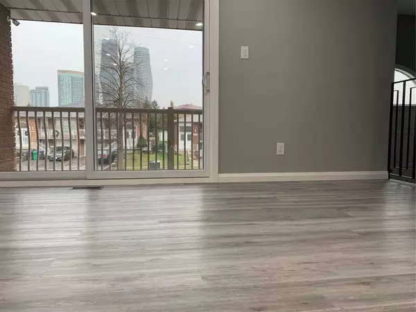 Mississauga, ON L4Z 1J4,4087 Clevedon DR #Upper