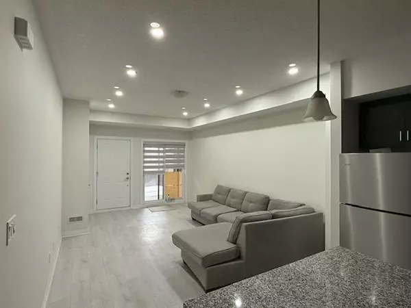 Cambridge, ON N1R 0E2,25 Isherwood AVE #5