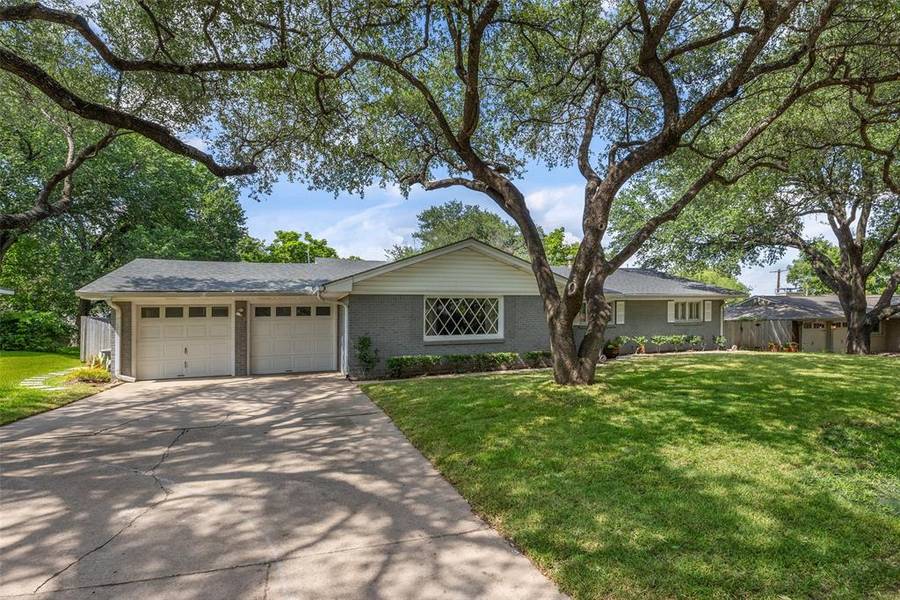 6404 Dakar Road W, Fort Worth, TX 76116