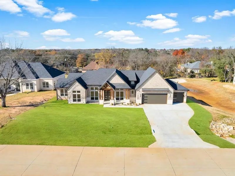 2300 Candlestick Drive, Granbury, TX 76049