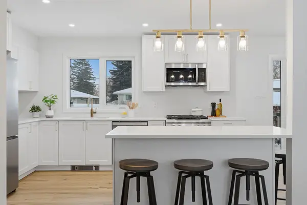 Calgary, AB T2H 0V5,143 Ferncliff CRES SE