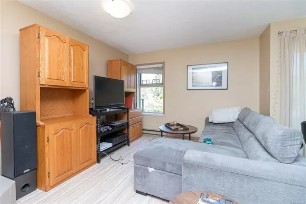 Victoria, BC V8R 4K9,2211 Shelbourne St #201