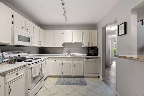 Esquimalt, BC V9A 4V3,961 Shearwater St