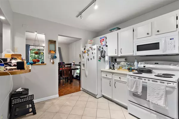 Esquimalt, BC V9A 4V3,961 Shearwater St