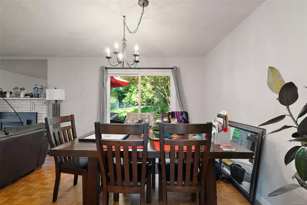 Esquimalt, BC V9A 4V3,961 Shearwater St