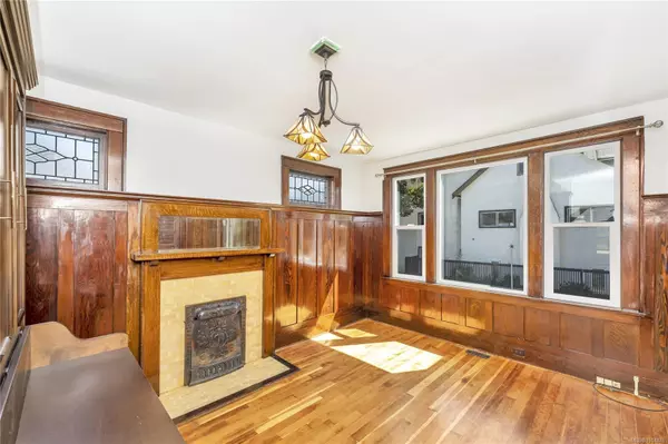 Victoria, BC V9A 3X7,808 Russell St