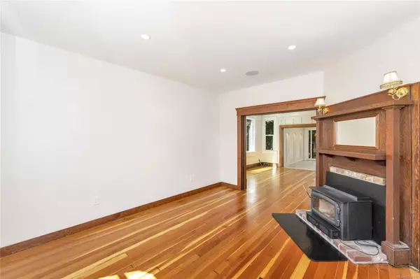 Victoria, BC V9A 3X7,808 Russell St