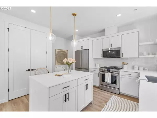 Portland, OR 97217,121 N Going ST #202