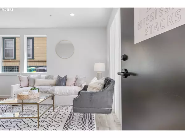 Portland, OR 97217,121 N Going ST #202