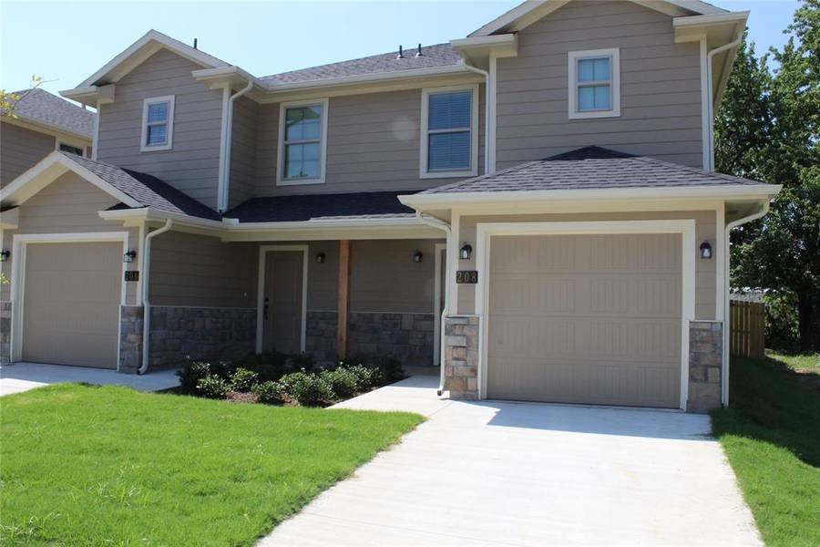 208 W Lake Avenue, Sherman, TX 75090