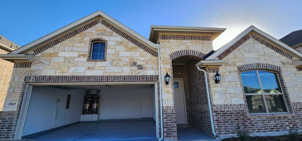 2521 Birchcrest Drive, Fort Worth, TX 76179