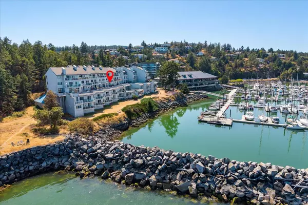 Nanoose Bay, BC V9P 9K1,3555 Outrigger Rd #307