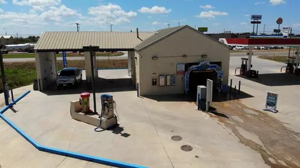 17255 S Interstate Highway 35, Dilley, TX 78017