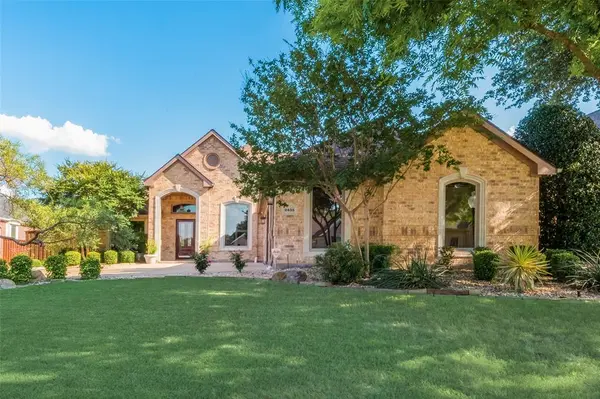 2435 Waterside Drive, Grand Prairie, TX 75054