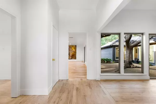 Dallas, TX 75231,9415 Hill View Drive