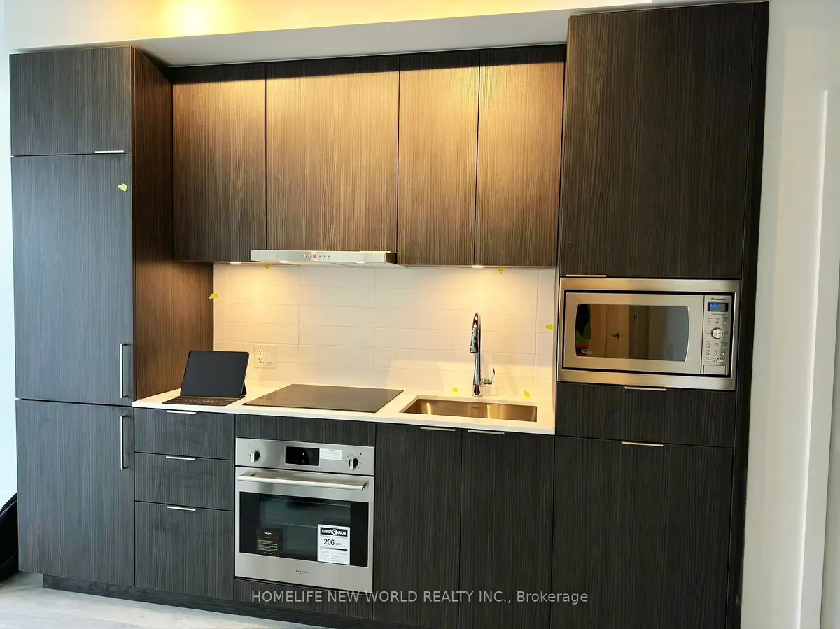 Toronto C14, ON M2M 0C1,7 GOLDEN LION HTS #1801