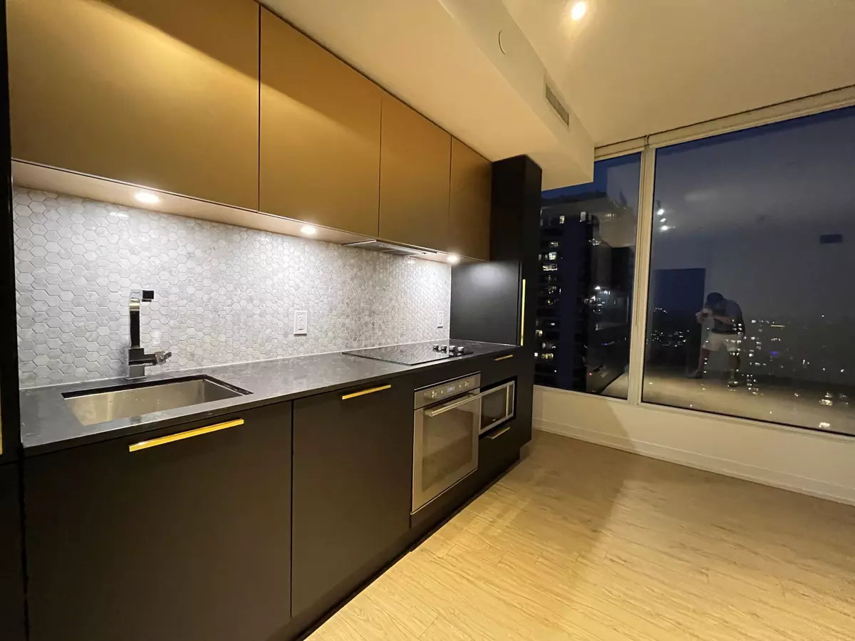 Toronto C08, ON M4Y 0E8,85 Wood ST #2716