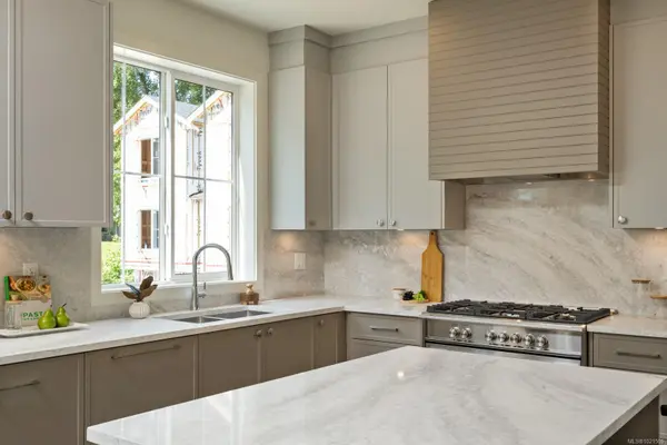 Langford, BC V9B 3K4,2770 Vantilburg Cres #204