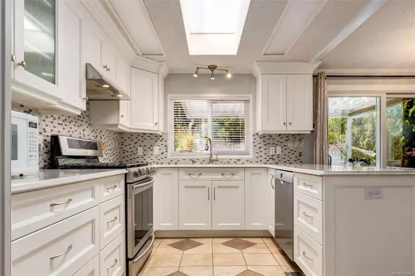 1060 Murchie Way, Nanaimo, BC V9R 6K6