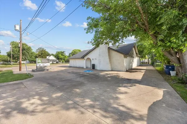 Waxahachie, TX 75165,301 E Criddle Street