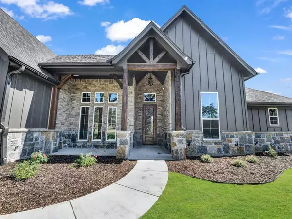 1052 Arbor Vista Drive, Azle, TX 76020