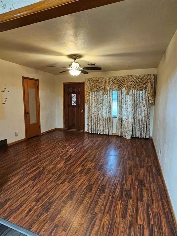 Lacy Lakeview, TX 76705,817 N Lacy Drive