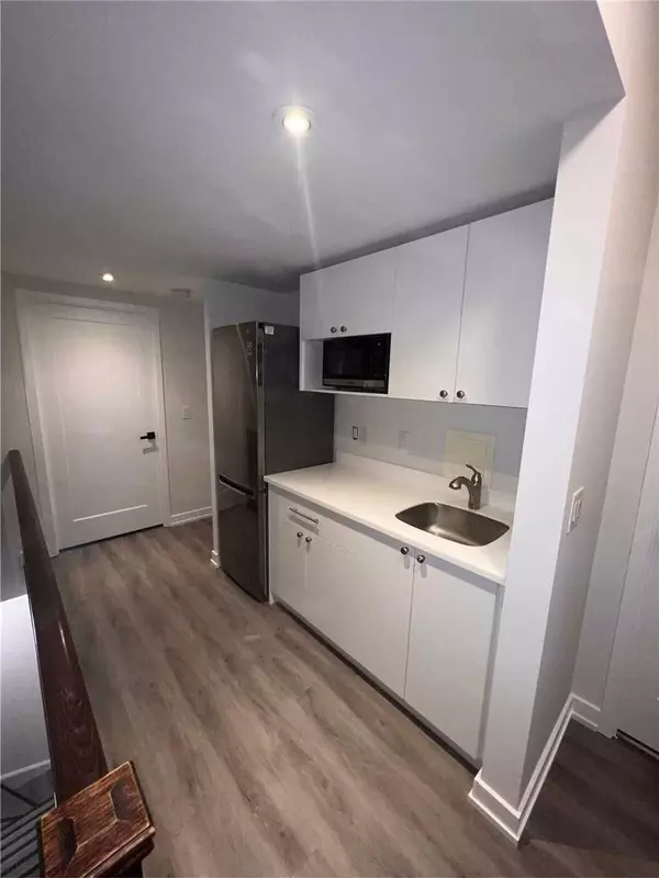 Toronto C01, ON M5V 2V9,420 Lake Shore G02 BLVD W #2nd Bed