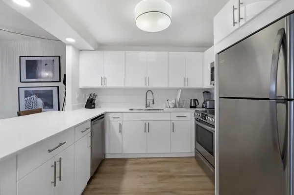 Miami Beach, FL 33139,2301 Collins Ave #323