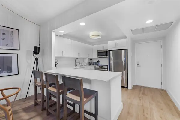 Miami Beach, FL 33139,2301 Collins Ave #323