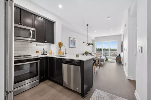 Aurora, ON L4G 7C4,555 William Graham DR #351