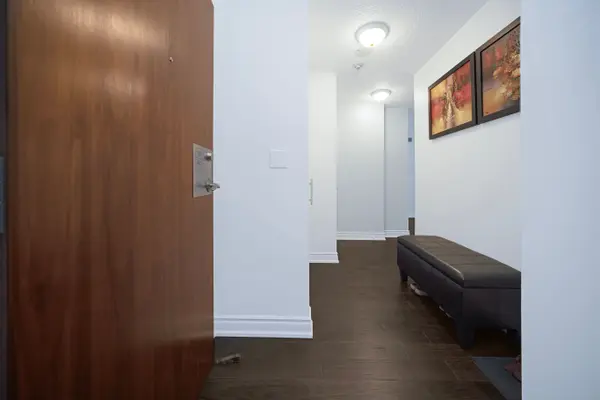 Mississauga, ON L5B 4M1,1 Elm DR #302