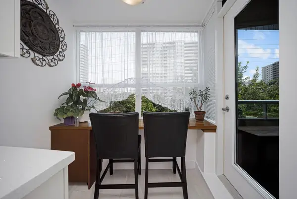 Mississauga, ON L5B 4M1,1 Elm DR #302