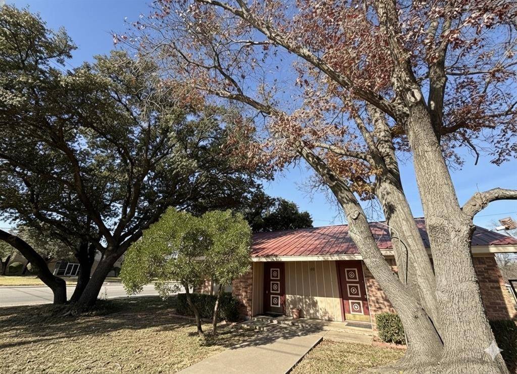 100 E Truett Street, Winters, TX 79567