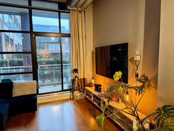 Toronto C01, ON M6K 1X1,43 Hanna AVE #116