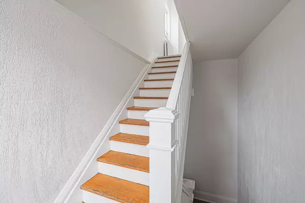 Toronto C01, ON M6J 2V9,413 Crawford ST