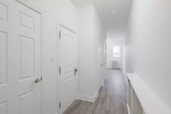 Toronto C01, ON M6J 2V9,413 Crawford ST