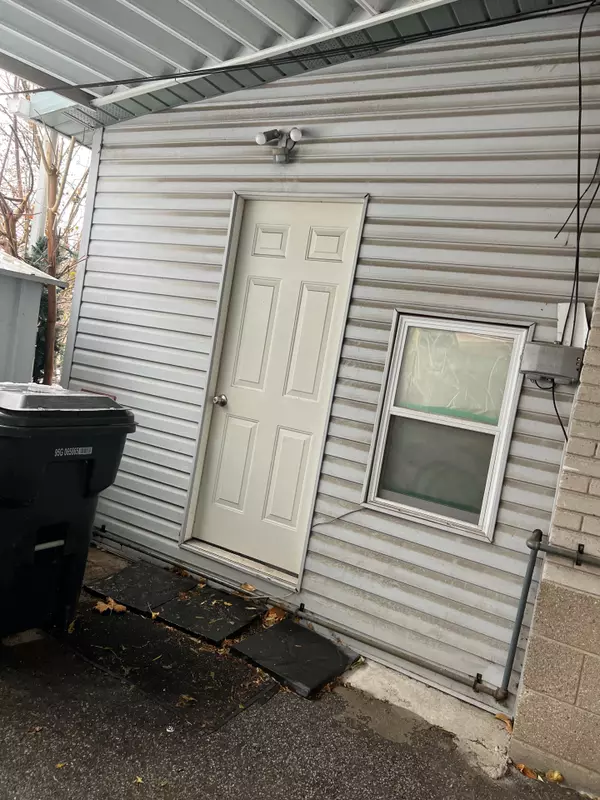 Toronto W10, ON M9W 2B9,14 Tofield CRES #Main/lower bsmt