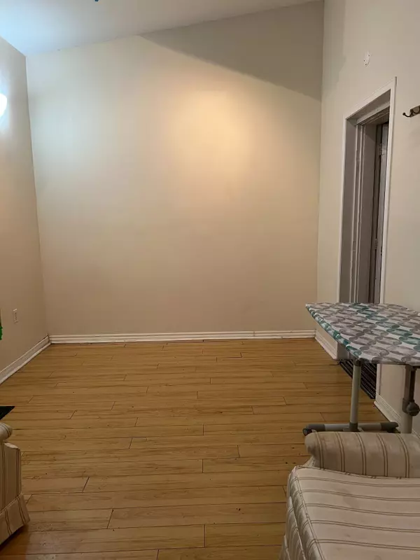 Toronto W10, ON M9W 2B9,14 Tofield CRES #Main/lower bsmt