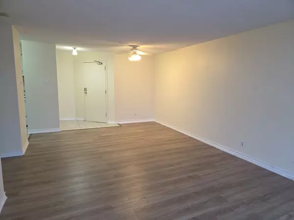 Mississauga, ON L4Z 3K9,25 Trailwood DR #902